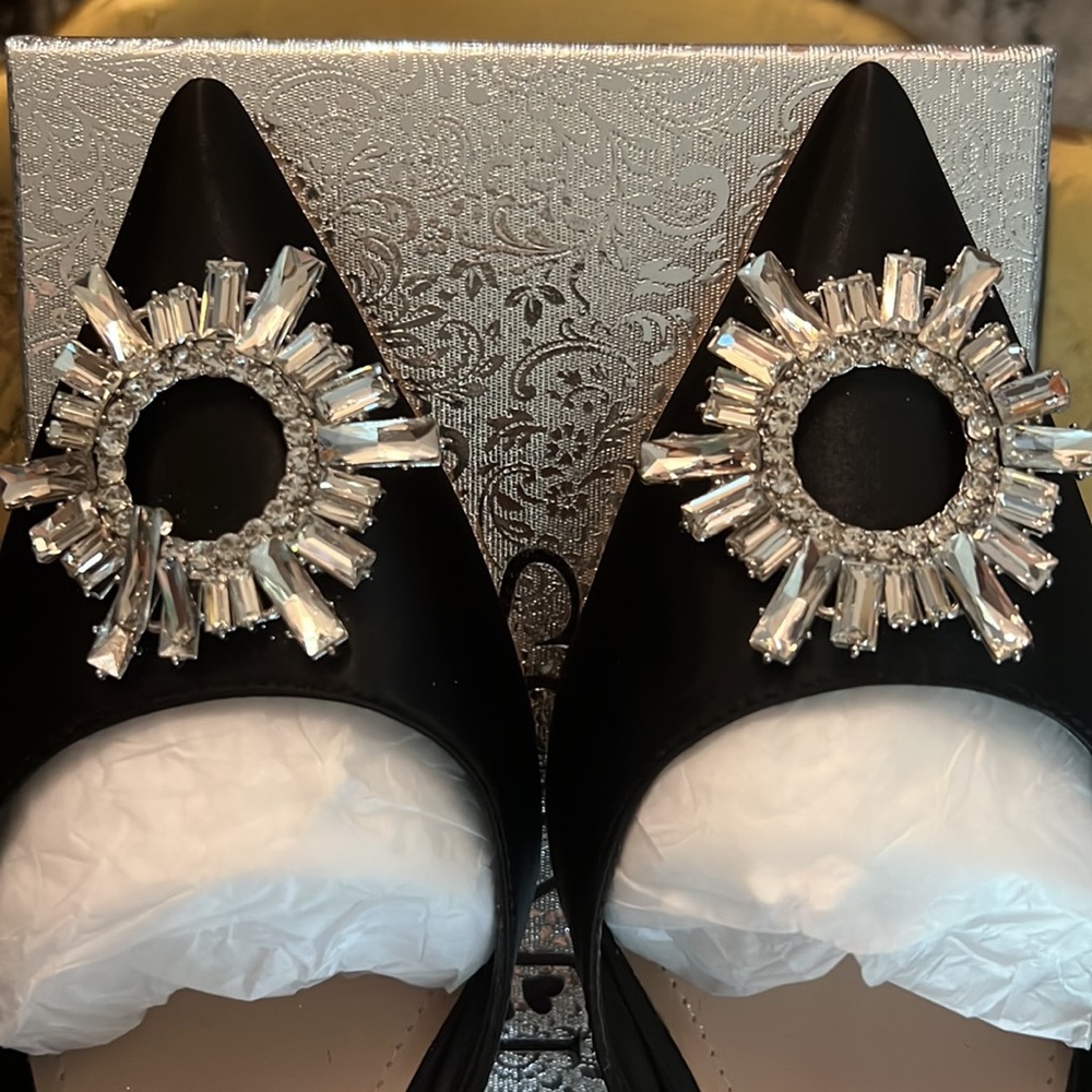 Wet Kiss Satin Pumps - Picture 5 of 7